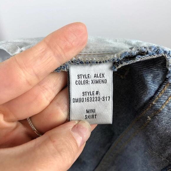 Lover and Friends Alex Mini Skirt Size 25 Denim 100% Cotton Medium Wash - Picture 10 of 15
